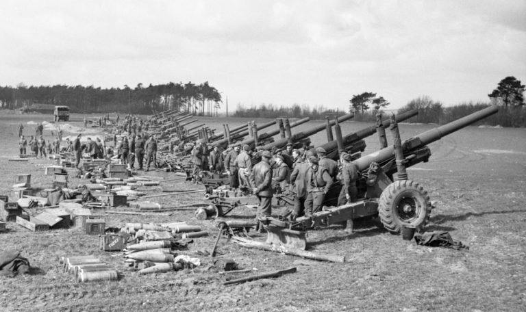 Relief for the British paratroopers in Oosterbeek: finally fire support ...